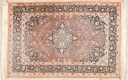 TAPIS CACHEMIRE (Inde) vers 1975. 
Velours...