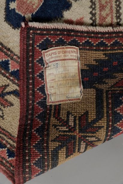 TAPIS YAGCIBEDIR (Turquie) en laine à décor...