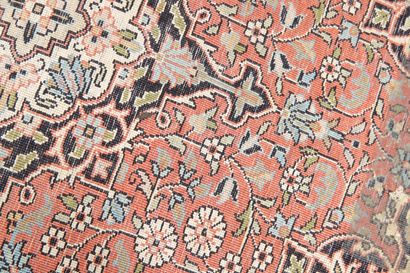 TAPIS CACHEMIRE (Inde) vers 1975. 
Velours...