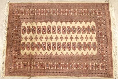 TAPIS MOULTANE (Pakistan) à décor Yomoud...