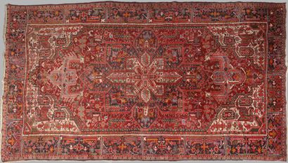 TAPIS HERIZ YORAVAN (Iran) vers 1965, velours...