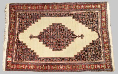 TAPIS SENNEH (Iran) vers 1930-1940, velours...