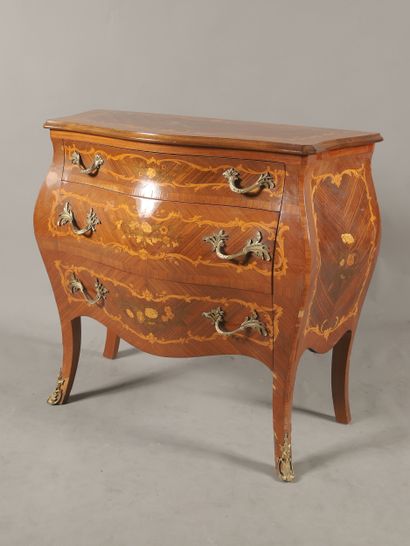 COMMODE GALBEE ouvrant à trois tiroirs dont...