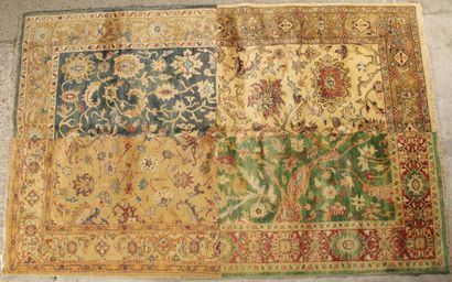 Quatre fragments de TAPIS CHOBI reconstitués...