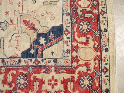 TAPIS CHOBI (Inde) vers 1975 en laine sur...