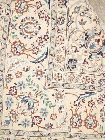 TAPIS NAÏM vers 1975 (Iran) velours de laine,...