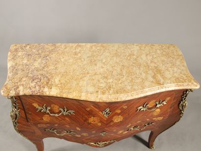 COMMODE SAUTEUSE ouvrant à deux tiroirs sans...