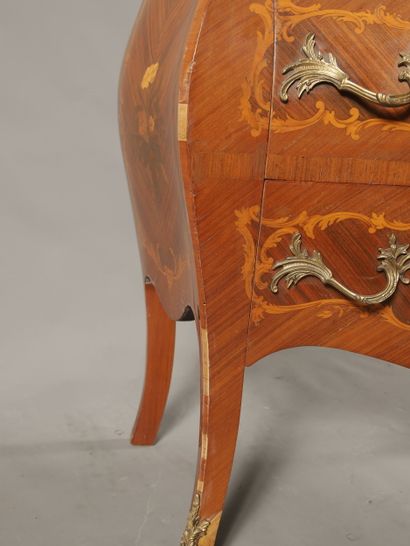 COMMODE GALBEE ouvrant à trois tiroirs dont...