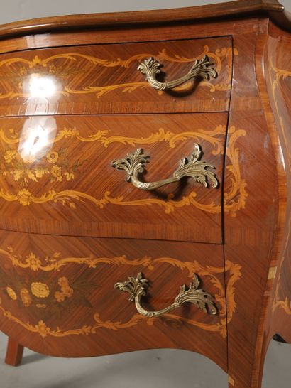COMMODE GALBEE ouvrant à trois tiroirs dont...