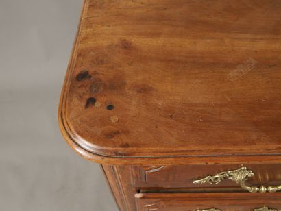 COMMODE RECTANGULAIRE REGIONALE d'époque...