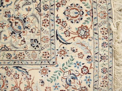 TAPIS NAÏM vers 1975 (Iran) velours de laine,...