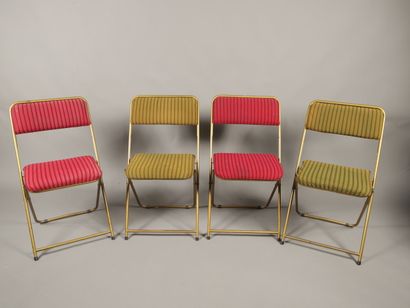 DEUX PAIRES de CHAISES PLIANTES de marque...