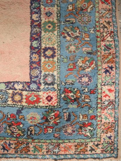 TAPIS MAROCAIN vers 1970 en laine et coton...