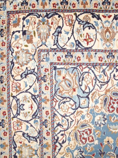 GRAND et FIN TAPIS NAÏM (Iran) en laine,...