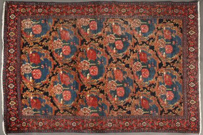 FIN, TRES ORIGINAL et ANCIEN TAPIS SENNEH...