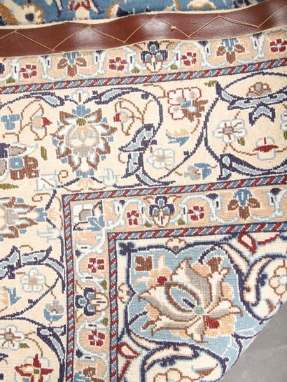 GRAND et FIN TAPIS NAÏM (Iran) en laine,...