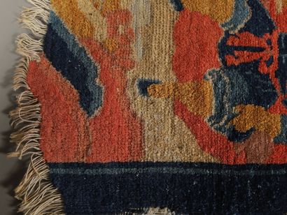 TAPIS CHINOIS FIGURATIF en laine figurant...