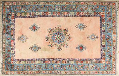 TAPIS MAROCAIN vers 1970 en laine et coton...