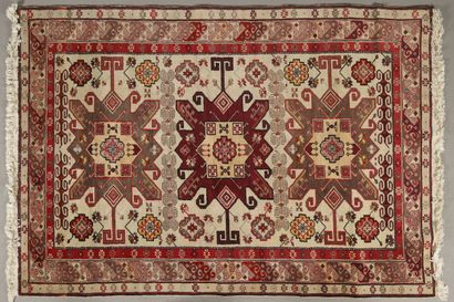 TAPIS DAGHESTAN (Russie) vers 1960 en laine...