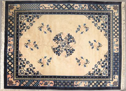 FIN TAPIS de PEKIN (Chine) en laine et coton...