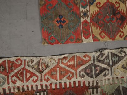 DEUX RARES et ANCIENS FRAGMENTS KILIMS KONYA...