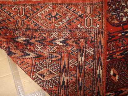 TAPIS MECANIQUE de style Boukhara en laine...