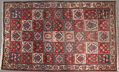 TAPIS BAKHTIAR (Iran) vers 1975 en laine...