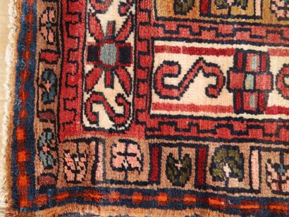 TAPIS NAHAVAN (Iran) en laine et coton à...