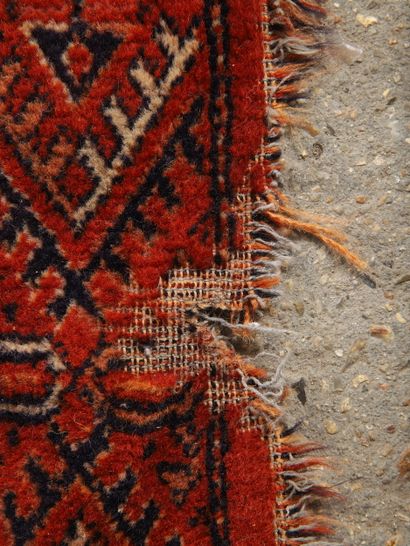 TAPIS MECANIQUE de style Boukhara en laine...