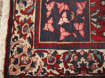 TAPIS BAKHTIAR (Iran) vers 1975 en laine...