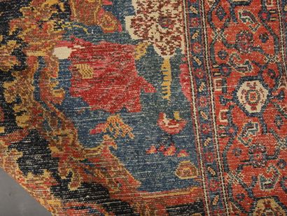 FIN, TRES ORIGINAL et ANCIEN TAPIS SENNEH...