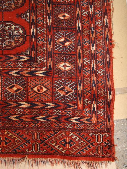 TAPIS MECANIQUE de style Boukhara en laine...