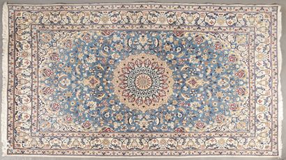 GRAND et FIN TAPIS NAÏM (Iran) en laine,...