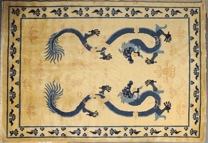 TAPIS de PEKIN (Chine) vers 1950 en laine...