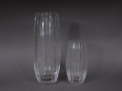 DAUM
	Deux vases en cristal à corps obusal...