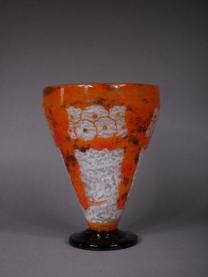 CHARDER – LE VERRE FRANÇAIS 
	Vase conique...