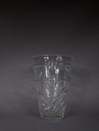 SCHNEIDER
	Vase conique en cristal à corps...