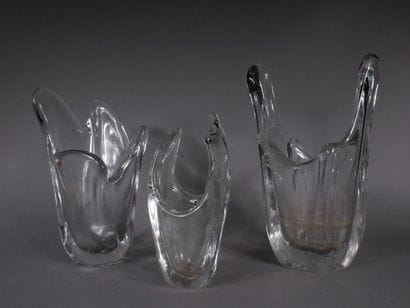 SCHNEIDER
	Trois vases en cristal à corps...