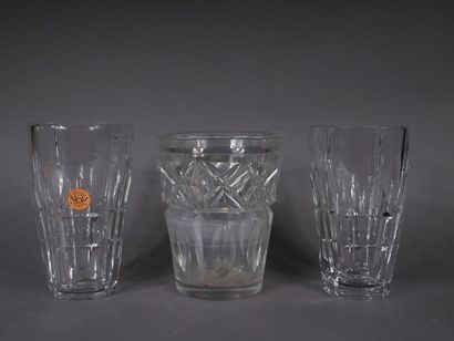 SCHNEIDER
	Deux vases en cristal au modèle...
