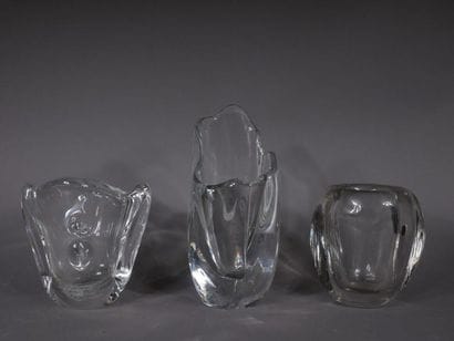 SCHNEIDER
	Trois vases en cristal à corps...