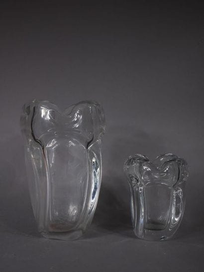 SCHNEIDER
	Deux vases en cristal au modèle...