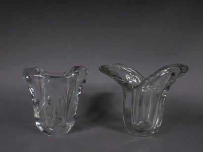 SCHNEIDER
	Deux vases en cristal à corps...
