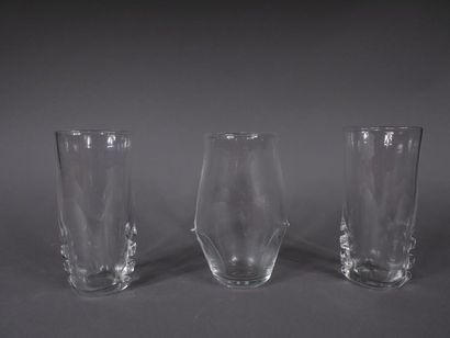 SCHNEIDER
	Trois vases en cristal à corps...