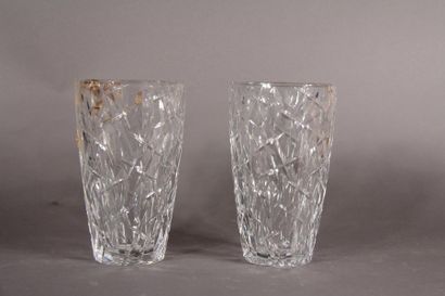 SCHNEIDER
	Deux vases coniques en cristal...