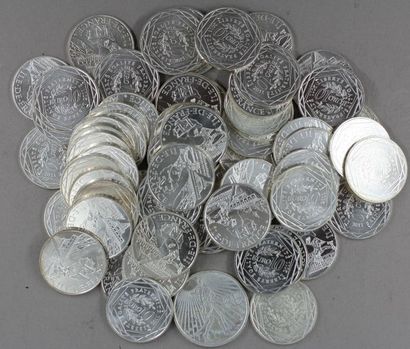 Soixante cinq pièces de 10 € et une pièce...