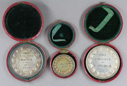 Trois médailles Prix d'honneur de l'institution...
