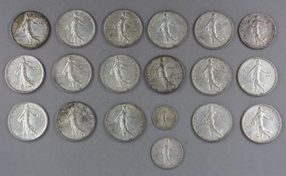 Seize pièces de 5 FF, une pièce de 2 FF,...