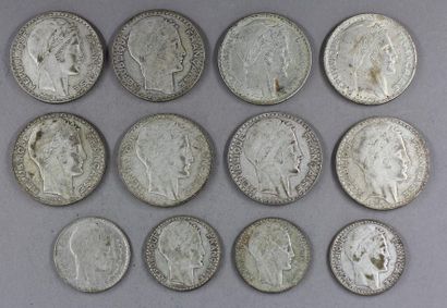 Huit pièces de 20 FF et quatre pièces de...