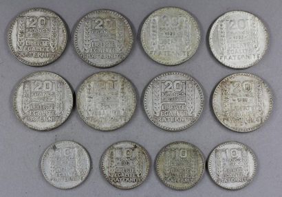 Huit pièces de 20 FF et quatre pièces de...