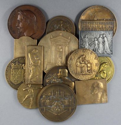 Lot de médailles en bronze, une médaille...